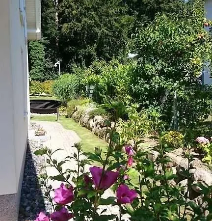 Am Waldesrand *